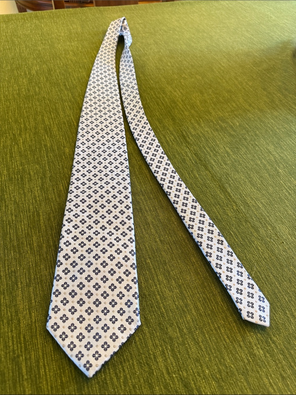 Robert Talbott Extra Long light blue Silk Tie with Navy Fleur Pattern